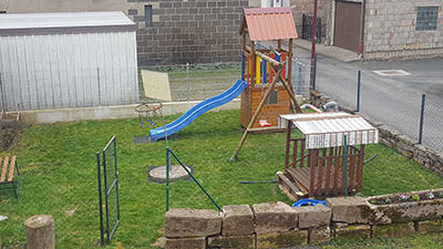 Garten mit Spielplatz